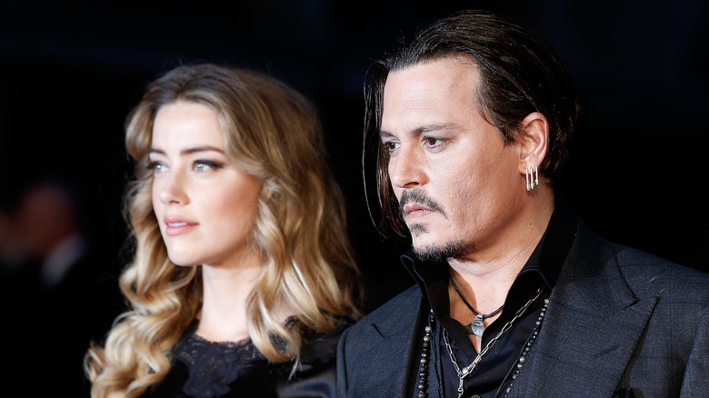 Amber Heard et Johnny Depp posent