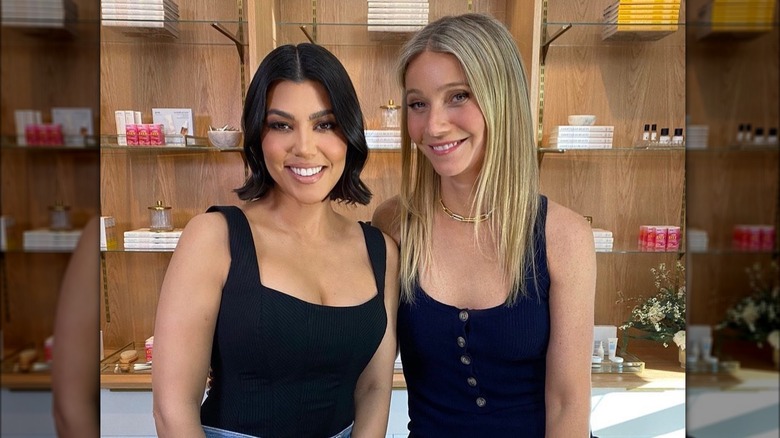 Kourtney Kardashian et Gwyneth Paltrow sourient