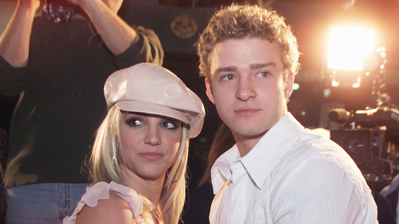 Britney Spears pose avec Justin Timberlake