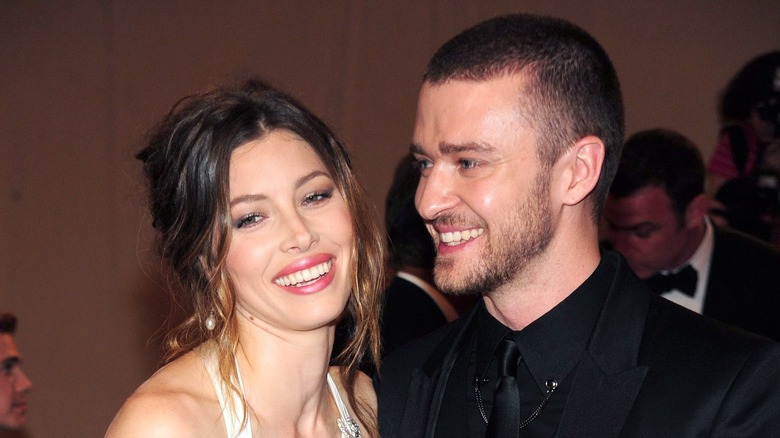 Jessica Biel et Justin Timberlake souriants