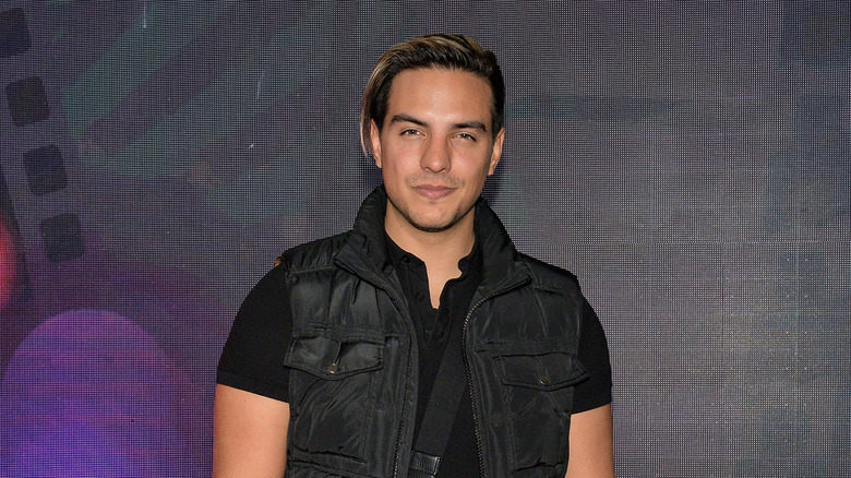 Vadhir Derbez posant 