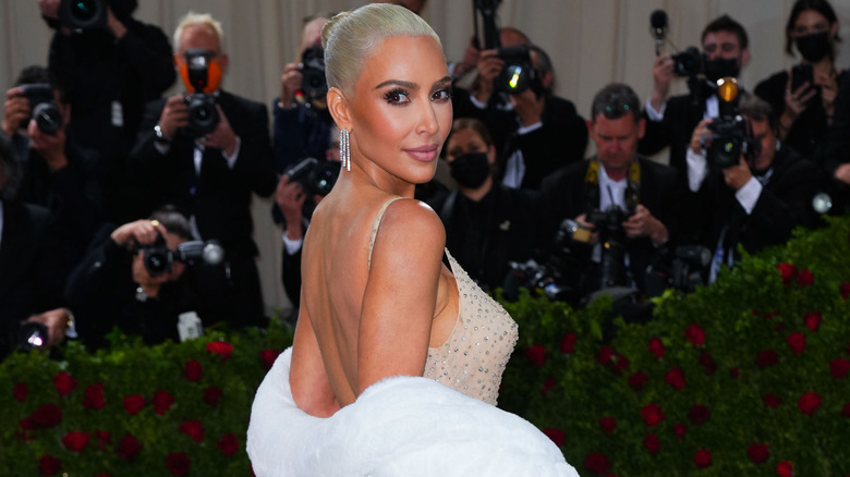 Kim Kardashian assiste au gala du Met 2022