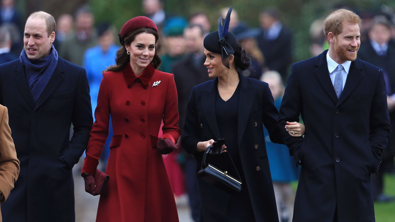 William, Kate, Meghan et Harry marchant