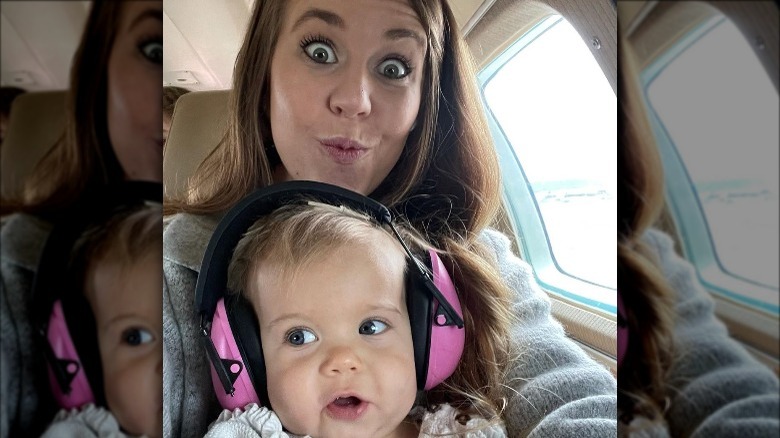 Jana Duggar fait une grimace idiote