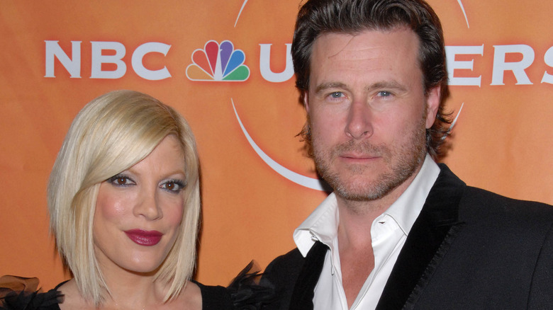 Dean McDermott et Tori Spelling sur le tapis rouge pour NBC