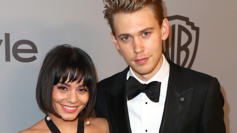 Vanessa Hudgens et Austin Butler posant ensemble