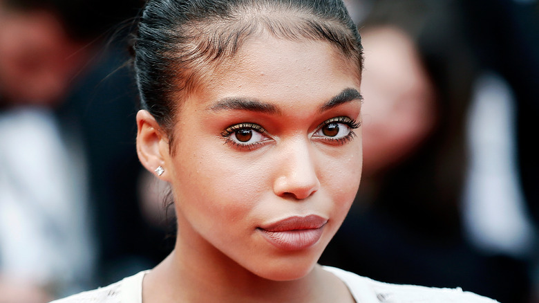 Lori Harvey sur un tapis rouge