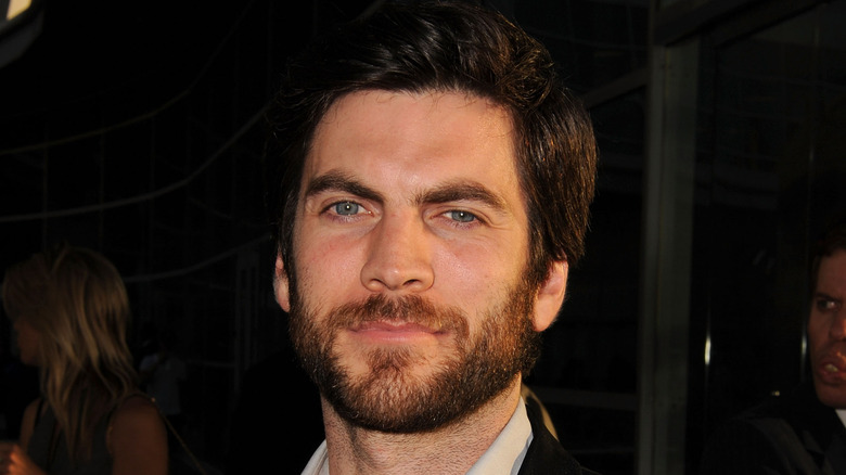 `Wes Bentley posant