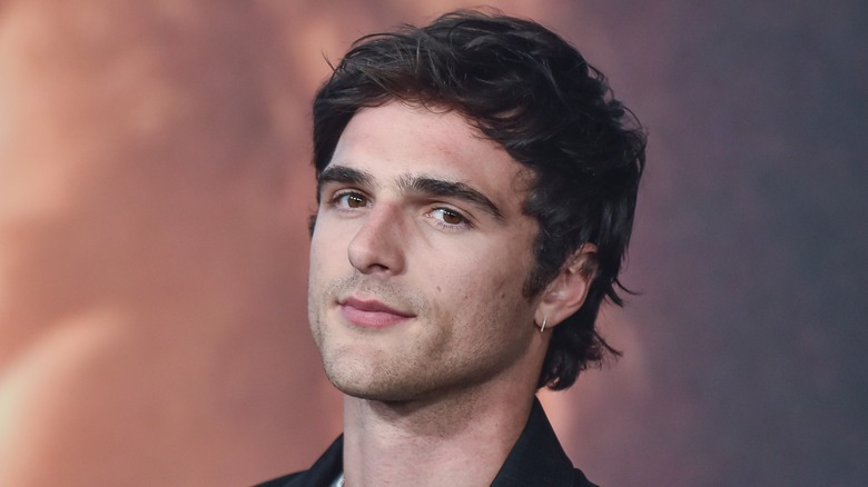 Jacob Elordi posant