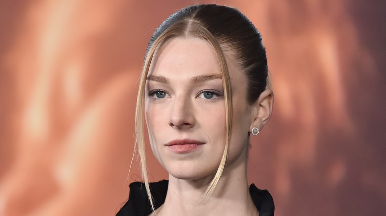 Hunter Schafer posant