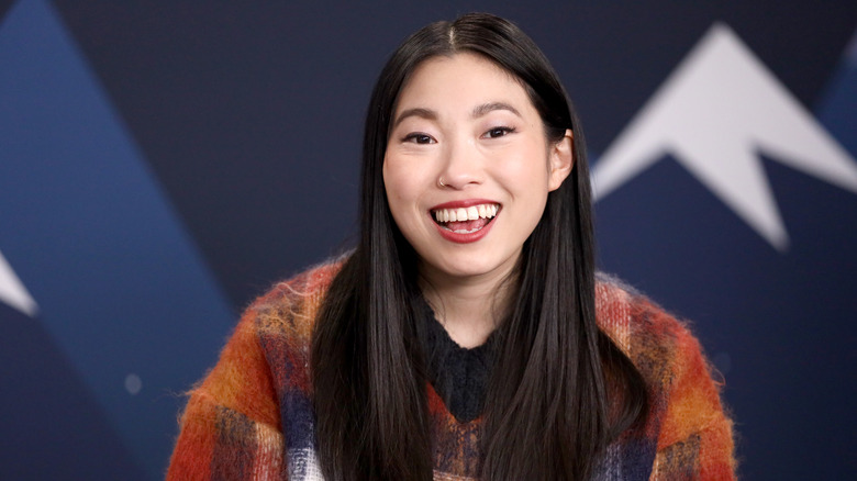 Awkwafina souriant