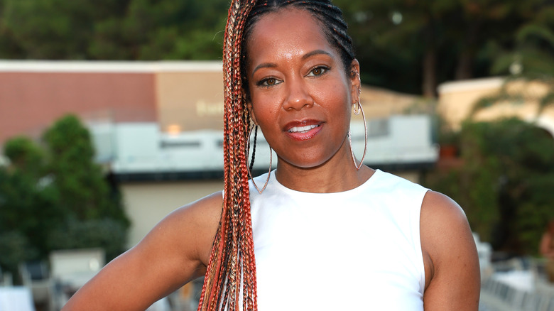 Regina King sourit sur le tapis rouge de Tournage Italie 2022