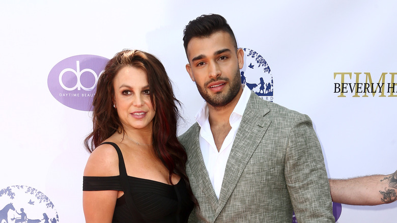 Britney Spears et Sam Asghari posent 