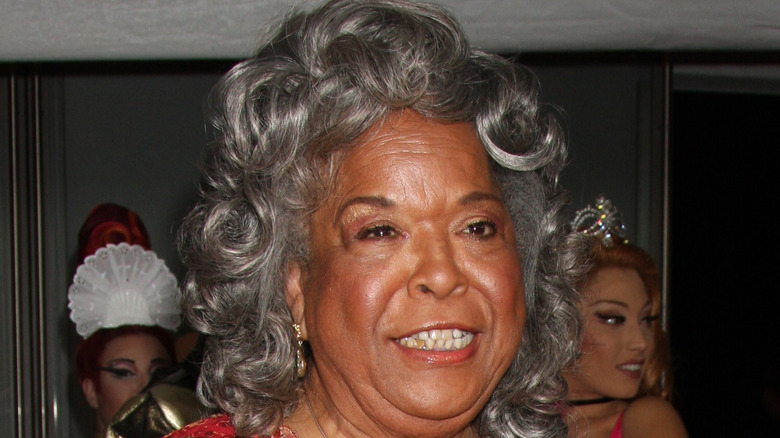 Della Reese posant