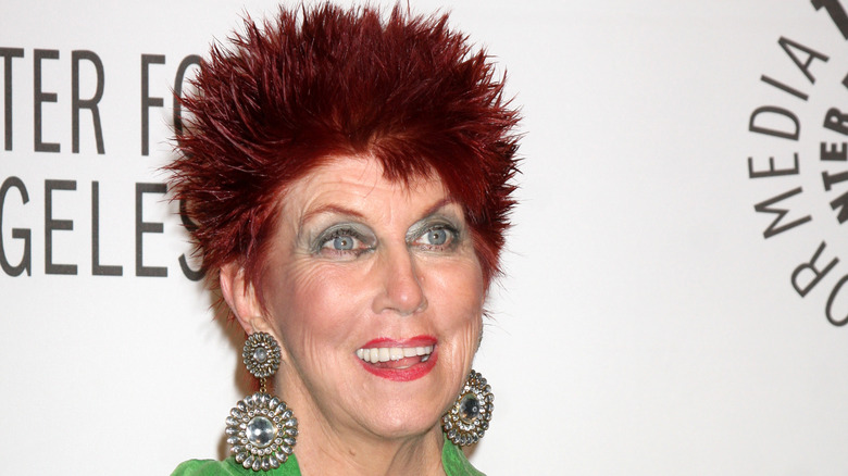 Marcia Wallace souriante