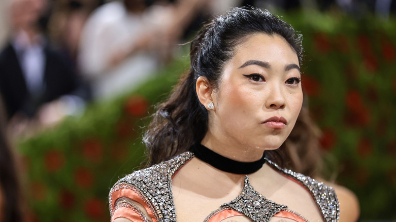 Awkwafina souriant