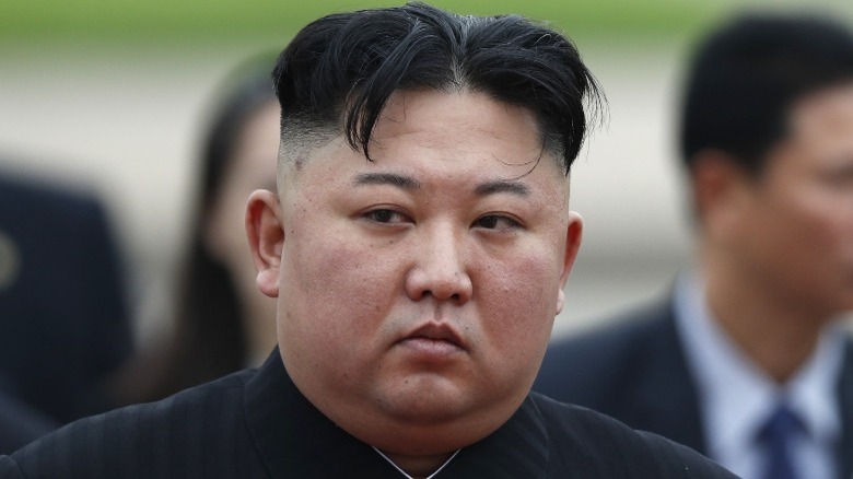 Kim Jong Un, ses cheveux séparés au milieu