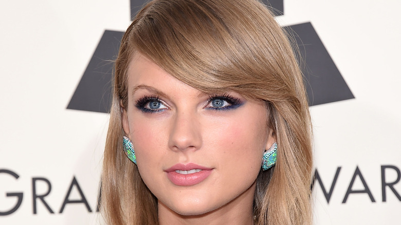 Swift sur le tapis rouge d'un Grammy