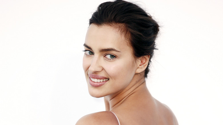 Irina Shayk souriante