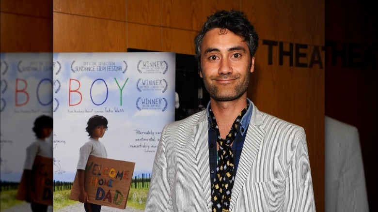 Affiche Taika Waititi souriante "Boy"