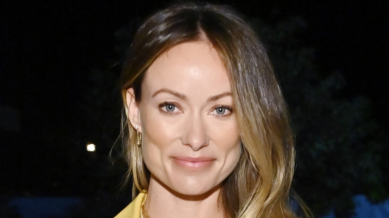 Olivia Wilde posant lors d'un événement