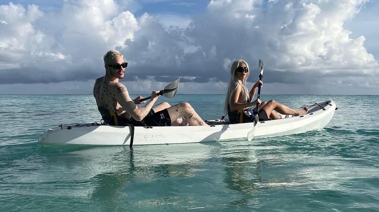 pete davidson kim kardashian en kayak