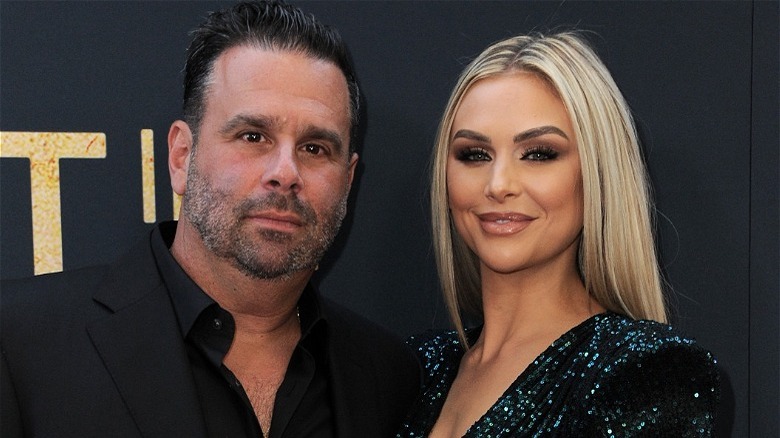 Randall Emmett et Lala Kent, posant