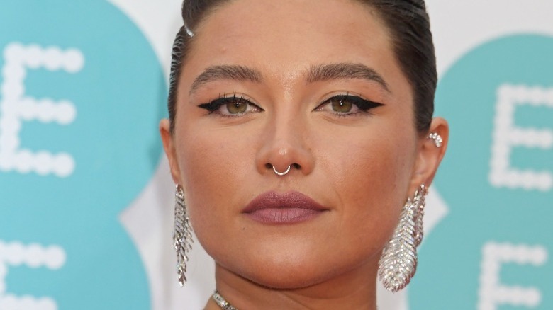 Florence Pugh avec un piercing au septum