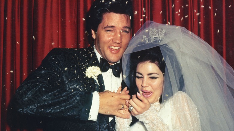 Elvis et Priscilla célèbrent leur mariage