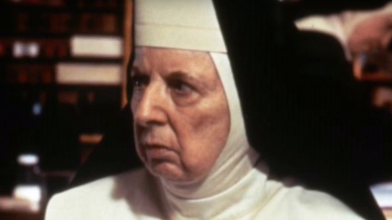 Mary Wickes en nonne