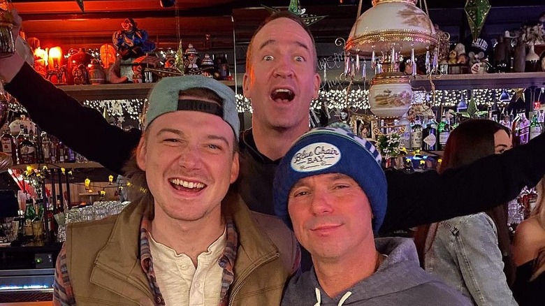 Morgan Wallen et Kenny Chesney avec Peyton Manning