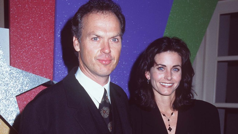 Courteney Cox et Michael Keaton souriant