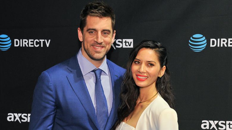 Aaron Rodgers, Olivia Munn souriant