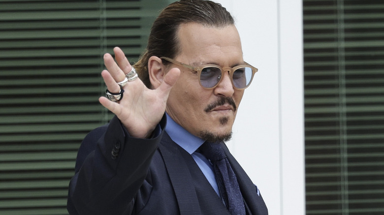 Johnny Depp salue les fans en 2022