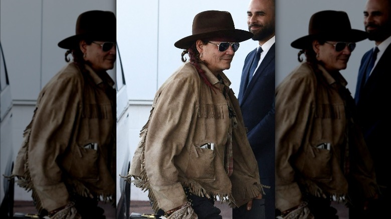 Johnny Depp portant un fedora et des aviateurs