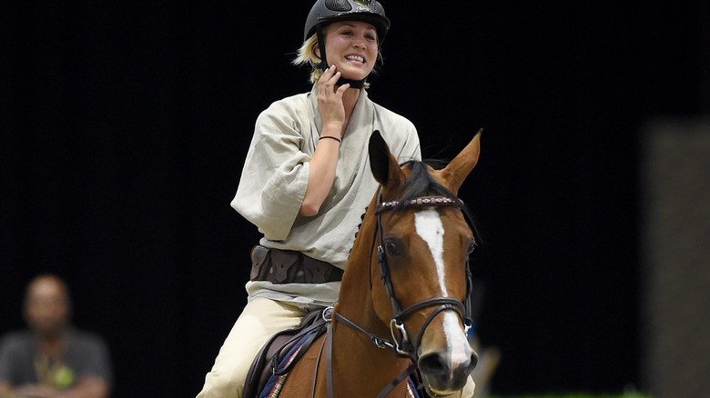 Kaley Cuoco à cheval