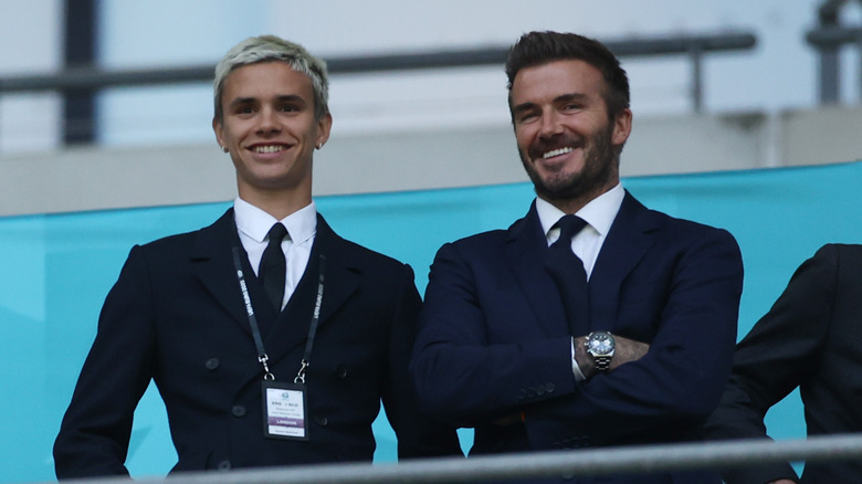 David Beckham pose sur la pointe des pieds