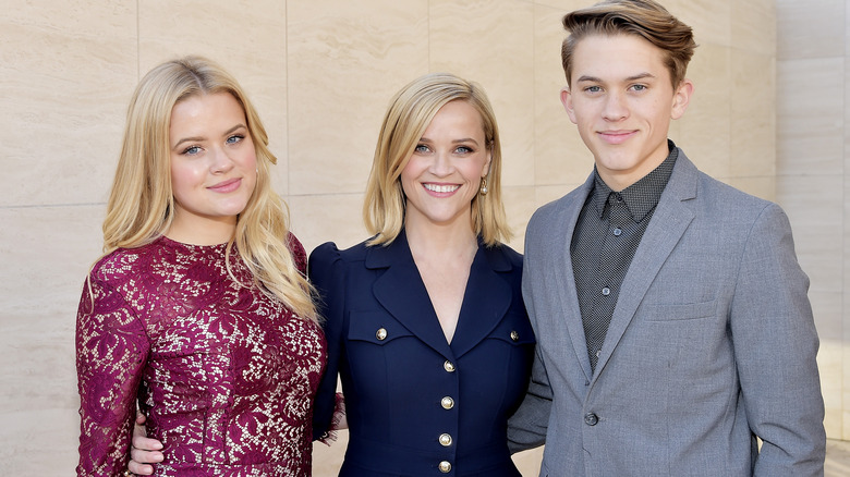 Reese Witherspoon pose avec son fils Deacon et sa fille Ava