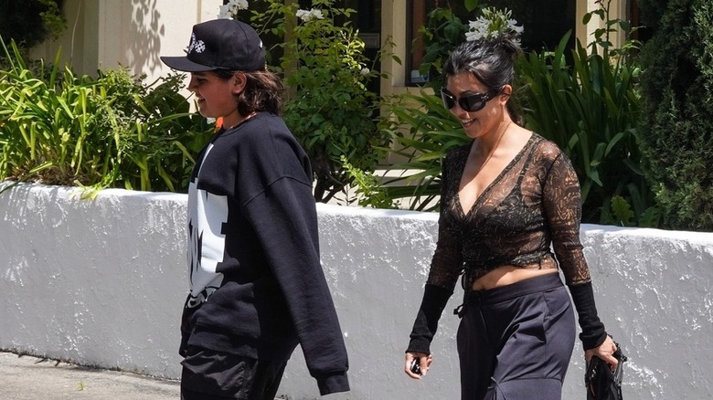 Mason et Kourtney à Calabasas