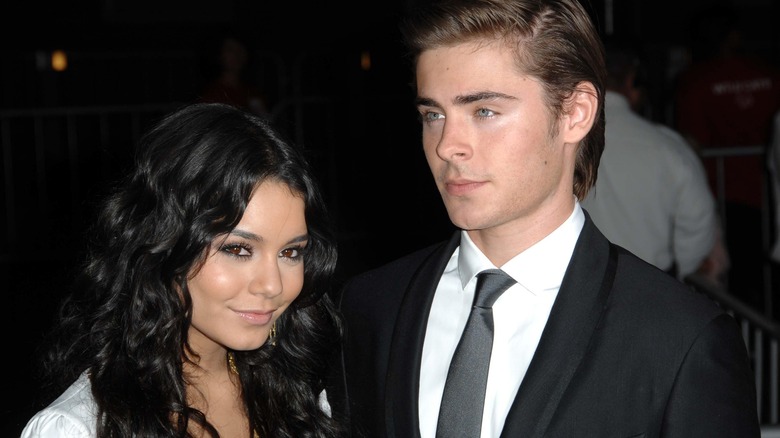 Vanessa Hudgens, Zac Efron, l'air distant