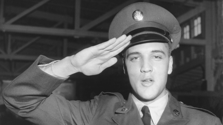 Elvis Presley en uniforme militaire