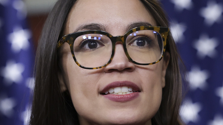 À l’intérieur de la querelle d’Alexandria Ocasio-Cortez avec Elon Musk