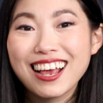 À l’intérieur de la relation d’Awkwafina avec Simu Liu