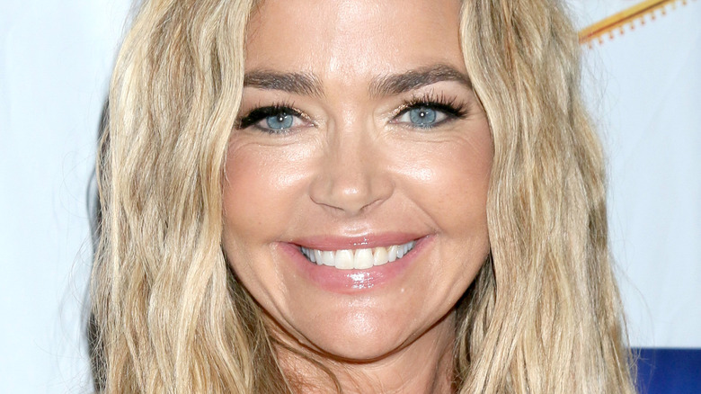 Denise Richards sort contre les critiques de sa fille Sami rejoignant OnlyFans