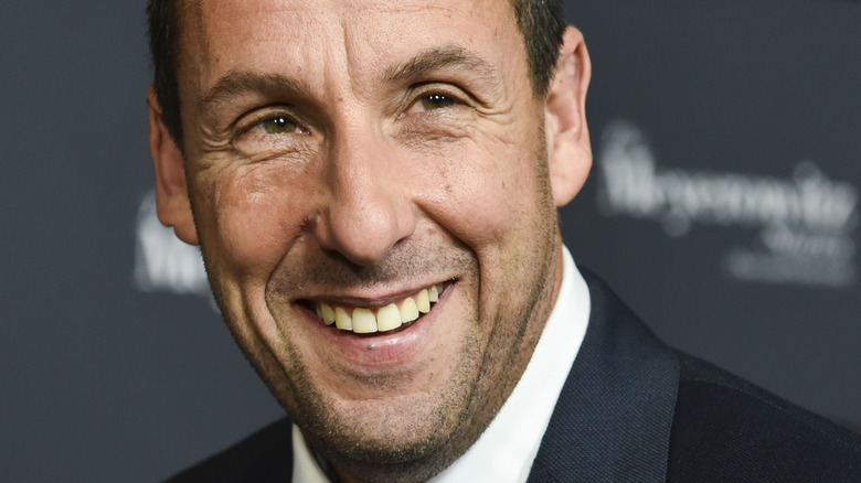 La transformation d’Adam Sandler d’adolescent à 55 ans