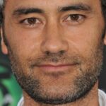 La transformation de Taika Waititi de l’enfance à 46 ans