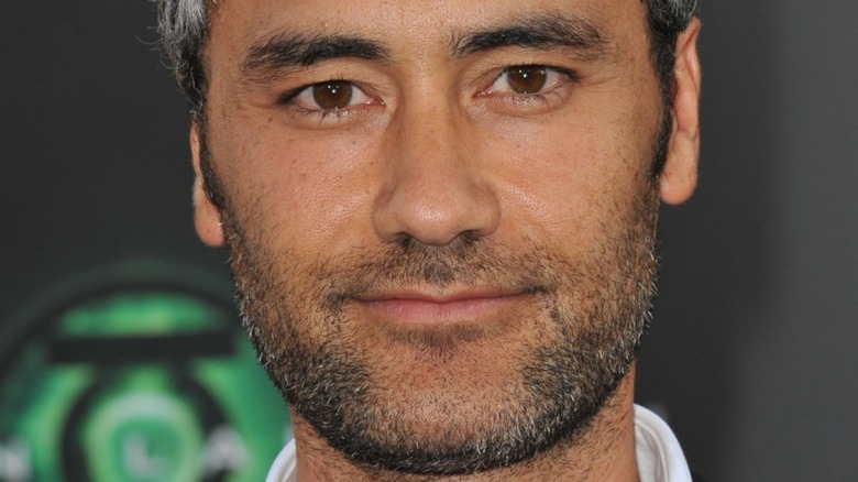 La transformation de Taika Waititi de l’enfance à 46 ans