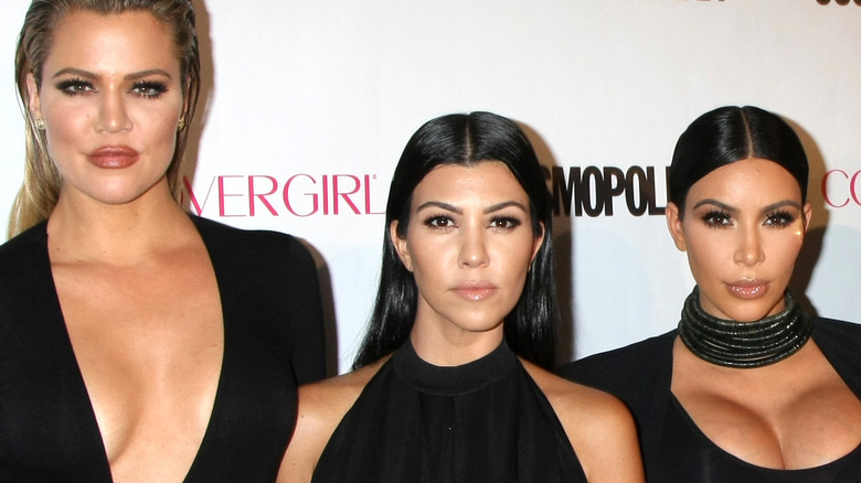 Khloé, Kourtney et Kim Kardashian posent