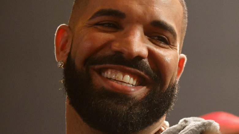 Quelle est la vraie signification derrière Drake’s Down Hill ?  Voici ce que nous pensons