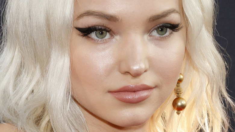 Dove Cameron sur le tapis rouge